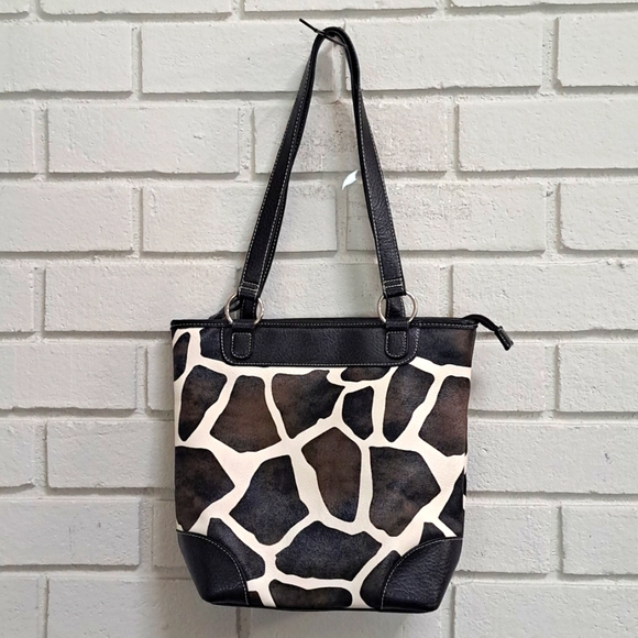 Mondo Handbags - Mondo Giraffe Print Shoulder Bag.